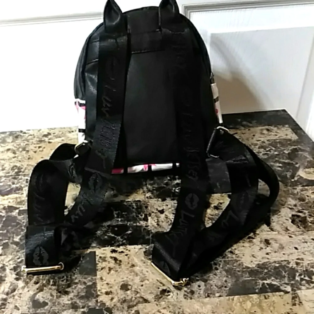 Betsey Johnson backpack Beautiful condition. Adjustable straps